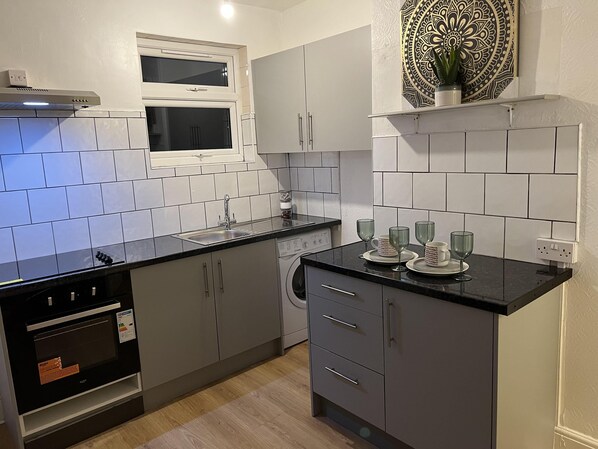 Fridge, microwave, oven, stovetop - Apartment in Leicester- DoubleBed-CityCentre-wifi (Leicester)