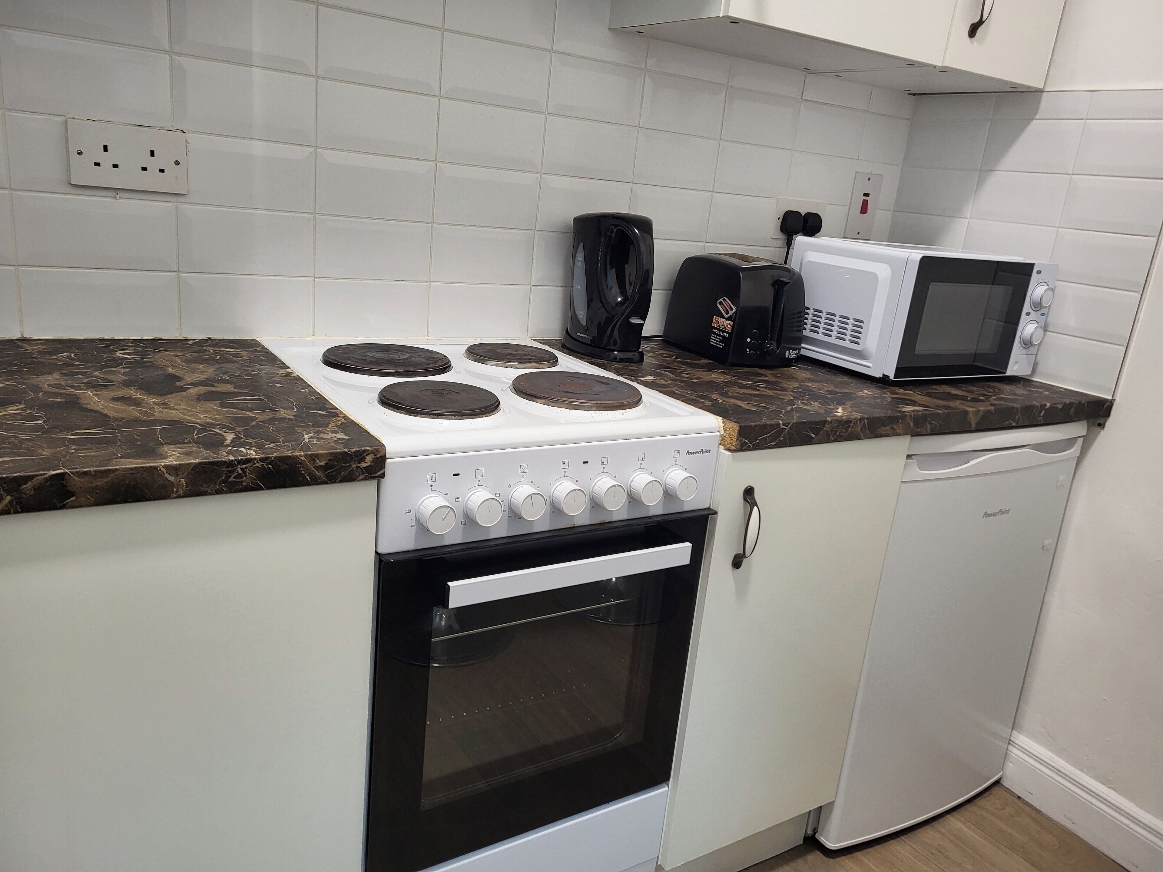 Fridge, microwave, oven, stovetop