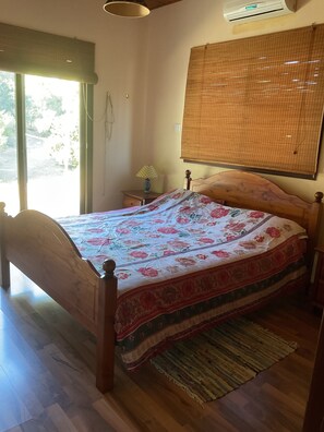 3 habitaciones, tabla de planchar con plancha, wifi y ropa de cama 