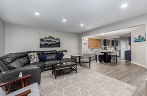 Living area - Charming Home in Ottawa (Ottawa)