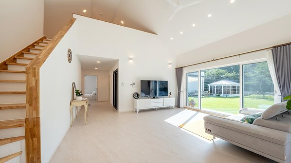 Kamar Basic, 3 kamar tidur (WhiteN B) | 3 kamar tidur dan Wi-Fi gratis