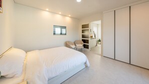 Basic Room, 3 Bedrooms (WhiteN A) | 3 bedrooms, free WiFi - Gangneung Whiten Pension (Gangneung)