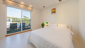 Basic Room, 3 Bedrooms (WhiteN A) | 3 bedrooms, free WiFi - Gangneung Whiten Pension (Gangneung)