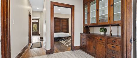 5 chambres, fer et planche à repasser, Wi-Fi, draps fournis