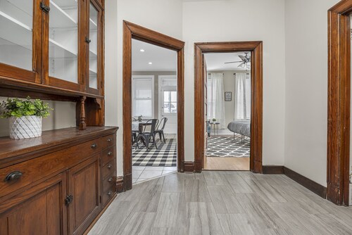 Historic Cozy Forest Park Home @ Perfect Family Getaway near Downtown