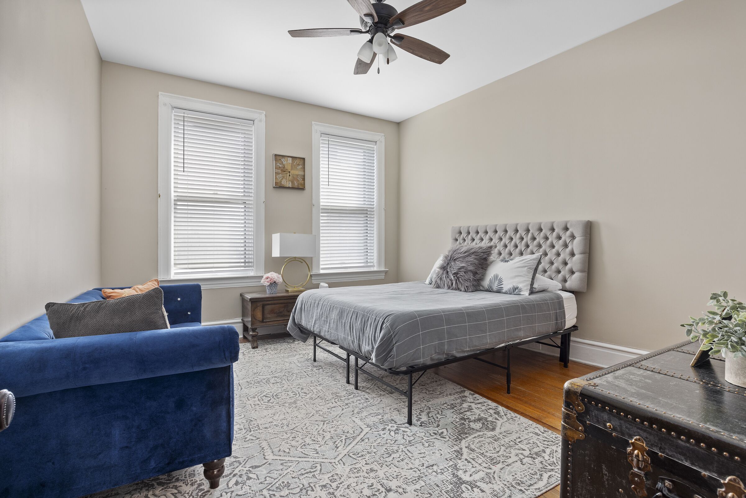 5 bedrooms, iron/ironing board, WiFi, bed sheets