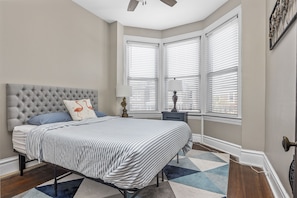 5 habitaciones, tabla de planchar con plancha, wifi y ropa de cama 