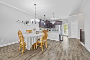 Dining - Cozy 2BR Townhouse in Atlanta (Atlanta)