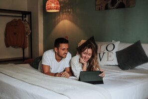 Habitació doble Deluxe | Llençols de cotó egipci, roba de llit d'alta qualitat i cobrellits 