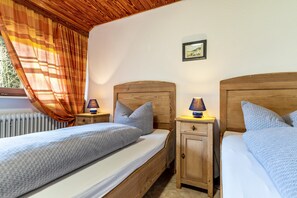 3 bedrooms, iron/ironing board, free WiFi, bed sheets