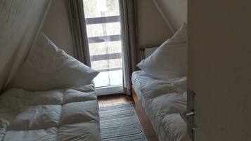 2 Schlafzimmer, Bügeleisen/Bügelbrett