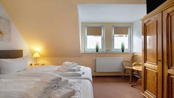 3 bedrooms, iron/ironing board, free WiFi, bed sheets