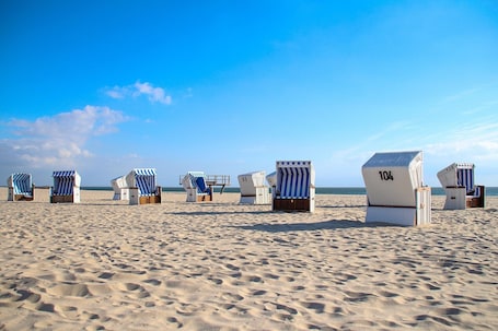 Beach nearby. Holiday Home "Für 7 Gäste Sylt" with Private Garden & Wi-Fi