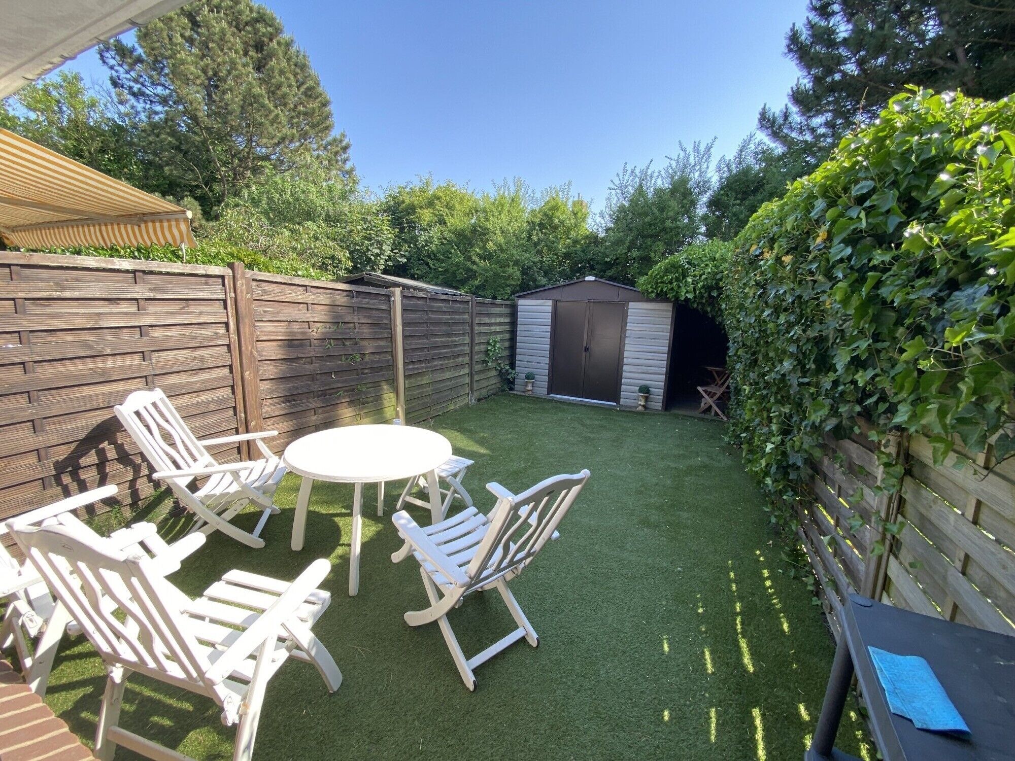 屋外ダイニングエリア