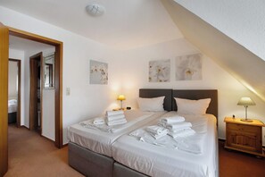 3 chambres, fer et planche à repasser, Wi-Fi gratuit, draps fournis