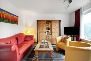 TV, stereo - Apartment 'Sylt 2 Westerland' with Private Terrace and Wi-Fi (Westerland Sylt)