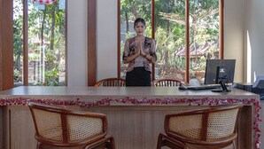 Meja sambut tetamu
