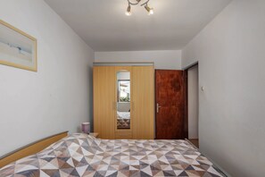 2 bedrooms, iron/ironing board, free WiFi, bed sheets - Lovely House Luiza, Tar - Vabriga, Croatia (Tar - Vabriga)