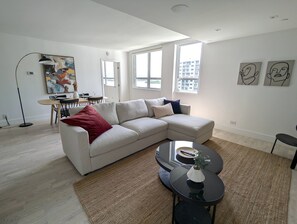 Smart TV - Luxurious Miami Condo, steps from South Beach: your resort-style oasis awaits! (Miami Beach)