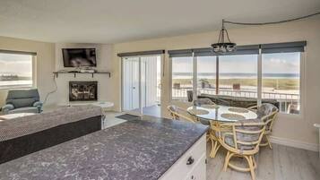 Smart TV, fireplace
