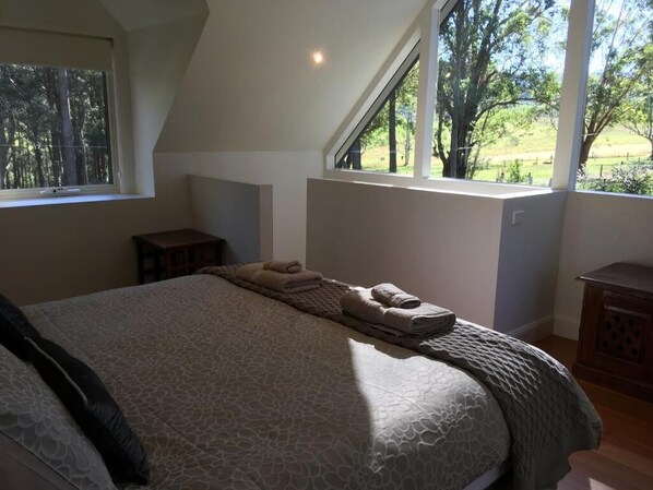 2 bedrooms, iron/ironing board, bed sheets