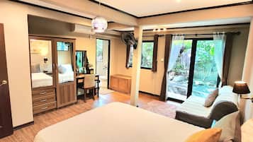 2 bedrooms, in-room safe, desk, iron/ironing board