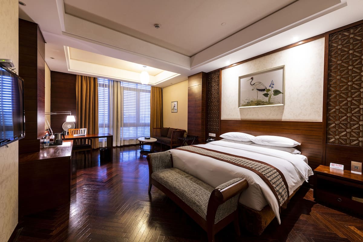 Desk, WiFi (free), bed sheets