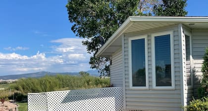 Beautiful studio apt next to Cobble Creek Golf course