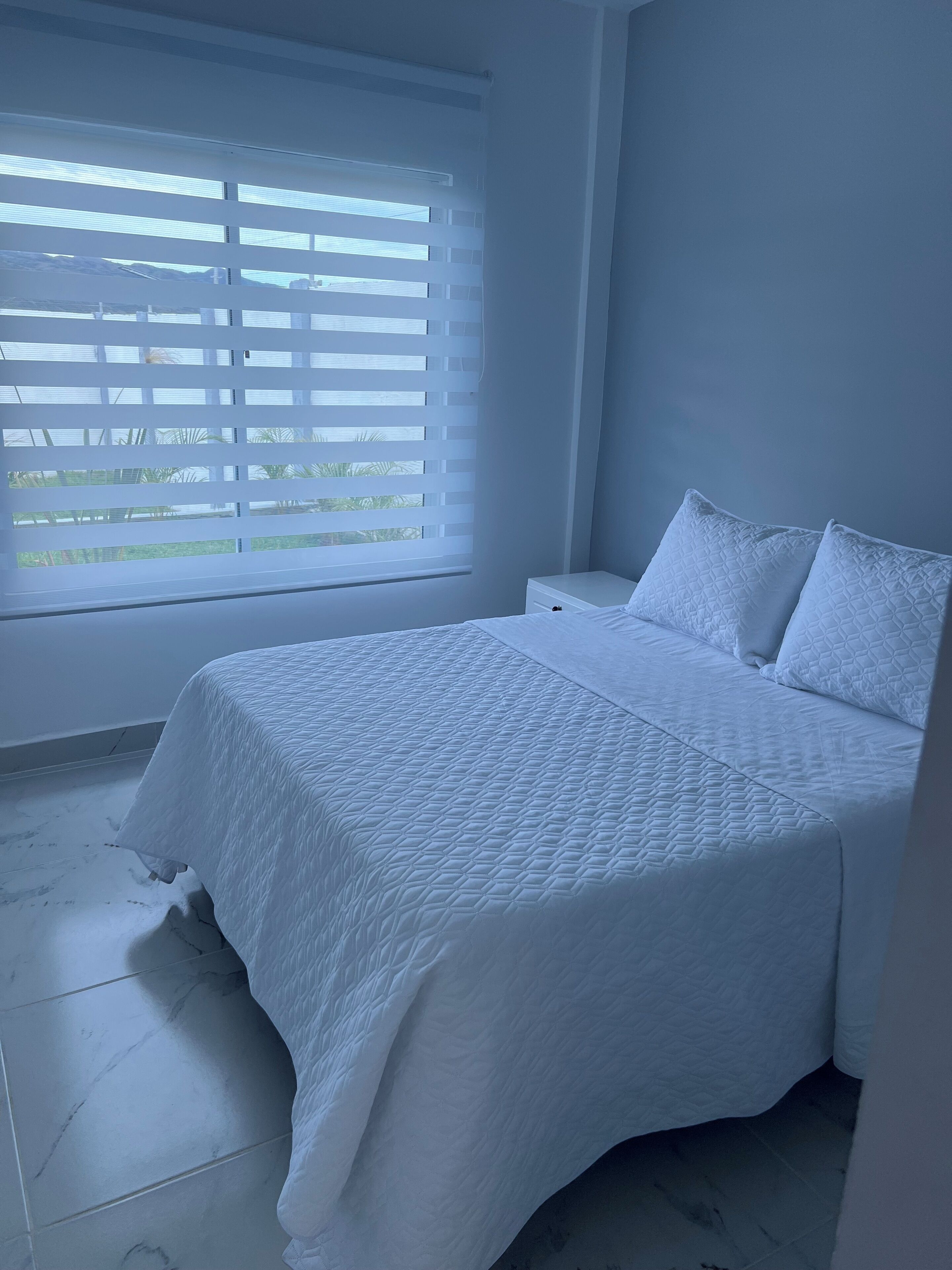 2 habitaciones, tabla de planchar con plancha, cuna de viaje y wifi 