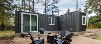 The Tea House-Modern container home near beach!