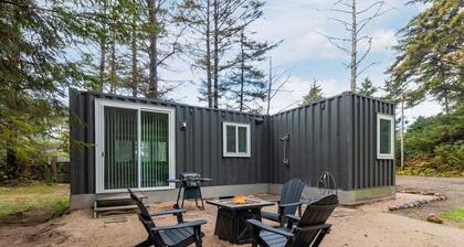 The Tea House-Modern container home near beach!