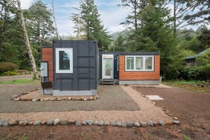 Exterior - The Tea House-Modern container home near beach! (Cloverdale)