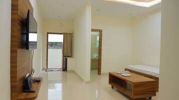 7 bedrooms, iron/ironing board, WiFi, bed sheets