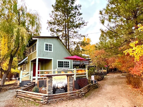 Clean cozy cabin within 1/2 mile of 2 lakes and 100’s of sq miles of wilderness.