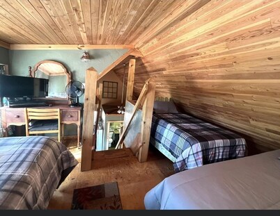 Clean cozy cabin within 1/2 mile of 2 lakes and 100’s of sq miles of wilderness.