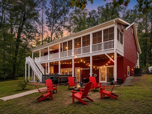 Rustic Lakefront Oasis - Hot Tub, Game Room, Kayaks/Canoes, and Fishing Rods