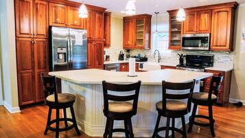 Frigorífic, microones, forn i placa de cuina