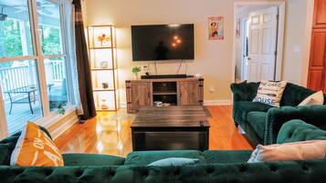 Smart TV, futbolito y libros