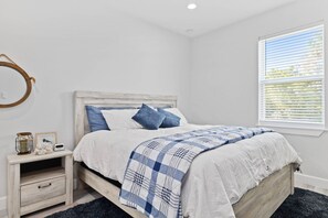 2 bedrooms, desk, iron/ironing board, free WiFi - Brand-New Downtown Retreat – Firepit, Grill, Smart TVs & Walkable to Dining, Parks & Cottee River! (Port Richey)