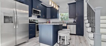 Brand-New Downtown Retreat – Firepit, Grill, Smart TVs & Walkable to Dining, Parks & Cottee River!