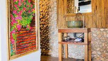 Deluxe Double Room Single Use, Beach View | Bathroom