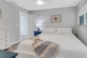 4 chambres, fer et planche à repasser, lit de bébé portatif