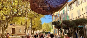 Villa with AC and heated pool, near the centre