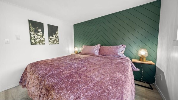 3 bedrooms, desk, iron/ironing board, travel cot