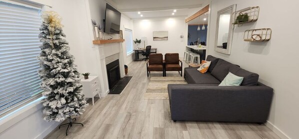 TV, fireplace, offices