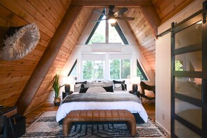 3 Schlafzimmer, Schreibtisch, Bügeleisen/Bügelbrett, Reisekinderbett