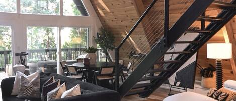 Smart TV, chimenea, videojuegos y monitor de computadora