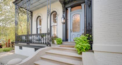 Chic & Historic Apartment ~ 6 Mi to Louisville!