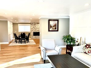 Living area - Cozy Downtown Bellevue House, walking distance to all amenities.  (Bellevue)