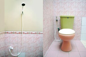 Basic Triple Room | Bathroom | Shower, towels